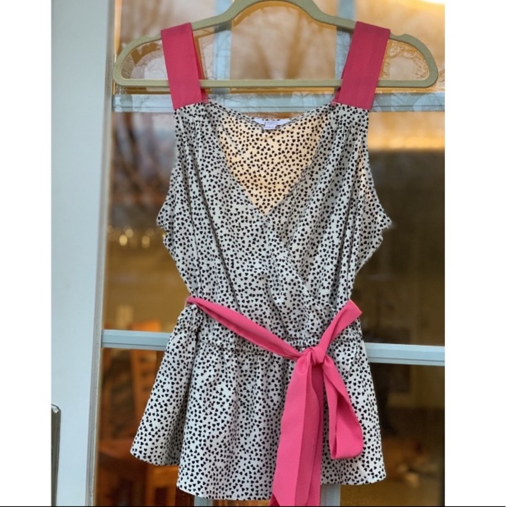 Blouse with mini black hearts and pink bow !